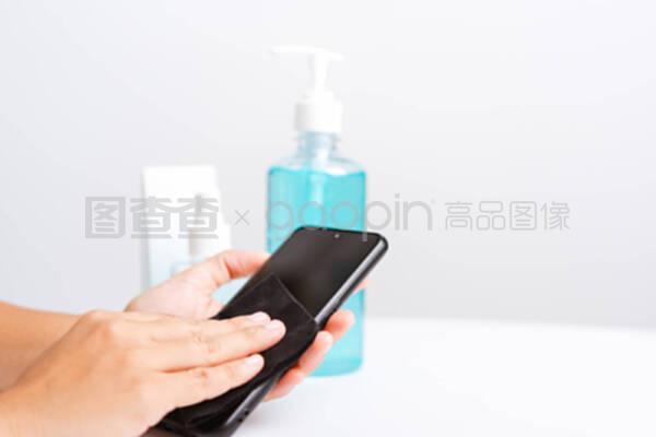 智能手機清潔與個人衛(wèi)生 如何正確使用沖壓器、消毒劑和酒精噴霧